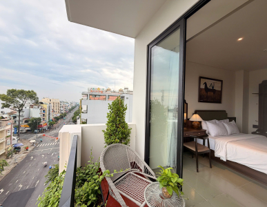 CN10 - VIP with balcony