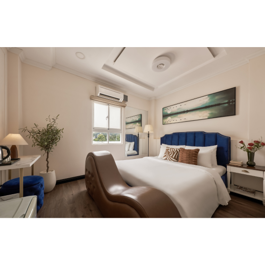 CN3 - Phòng Deluxe giường King hướng phố
