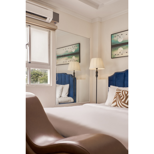 CN3 - Phòng Deluxe giường King hướng phố